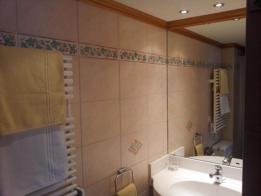 Hotel Dufour Alpin Superior - Adults Only Zermatt Rom bilde